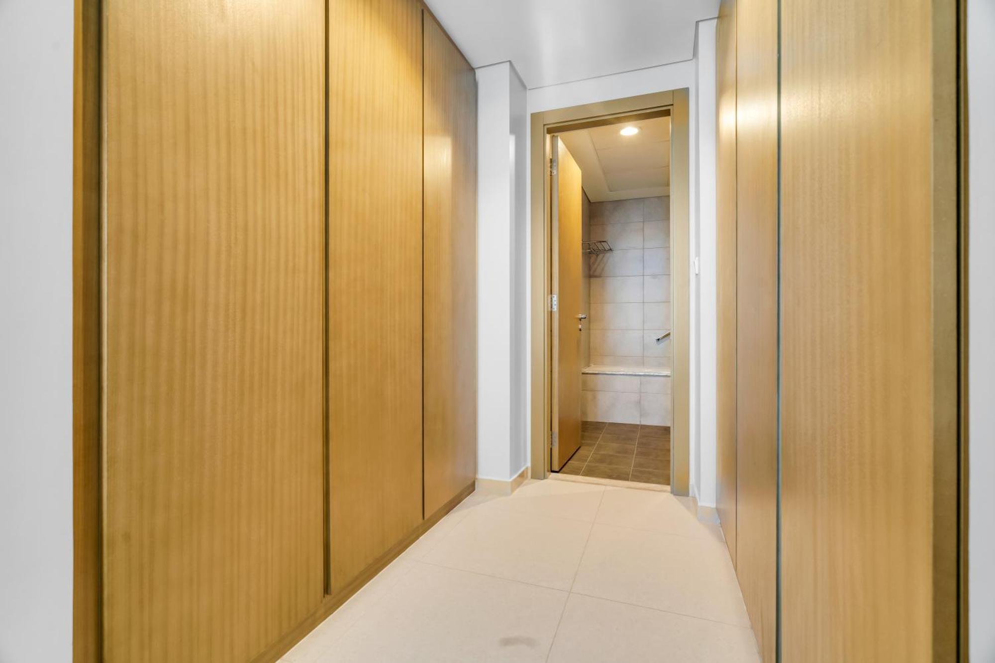 Apartment Luxury 3br With Balcony & Views, Aykon Tower Dubai