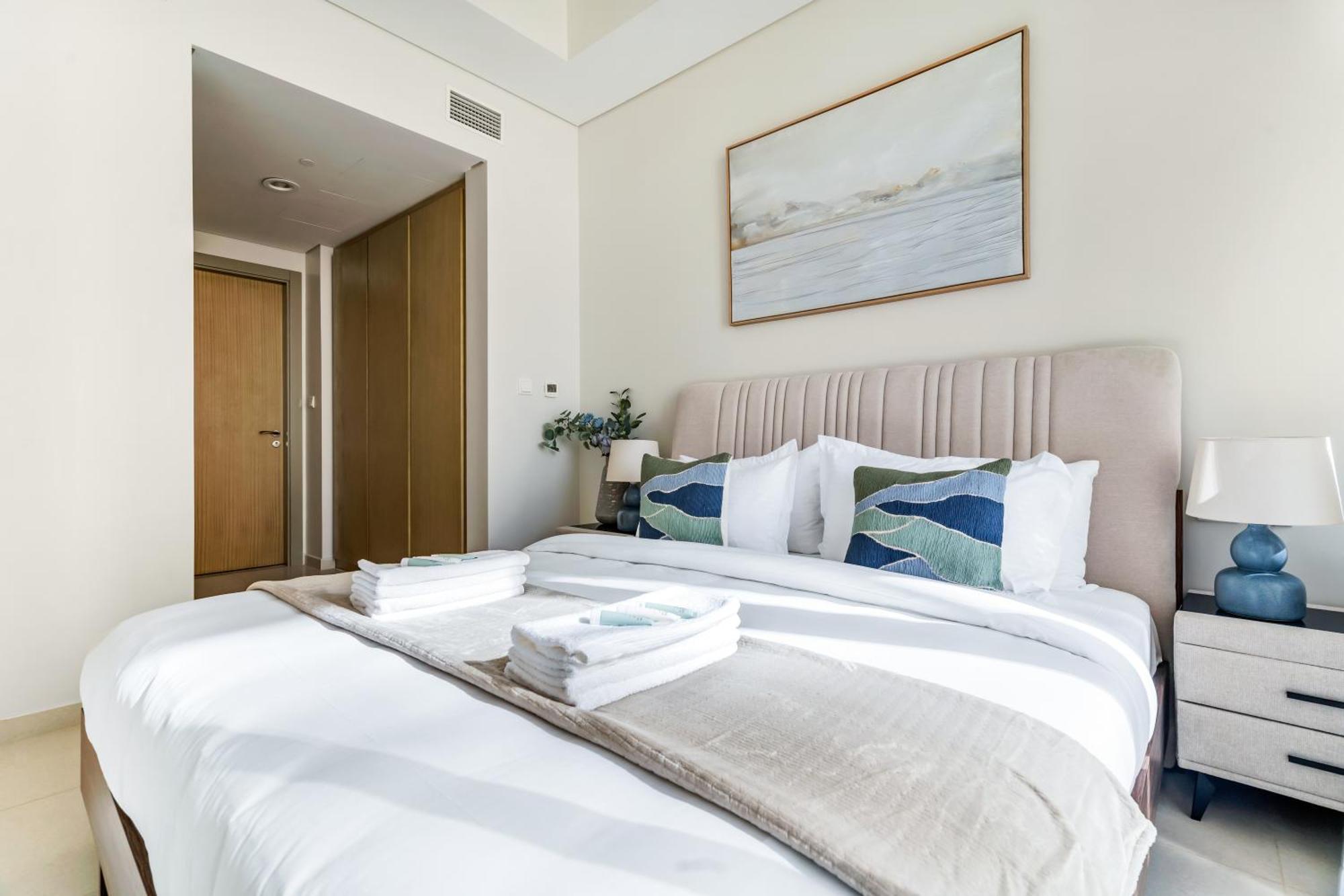 Luxury 3br With Balcony & Views, Aykon Tower Dubai