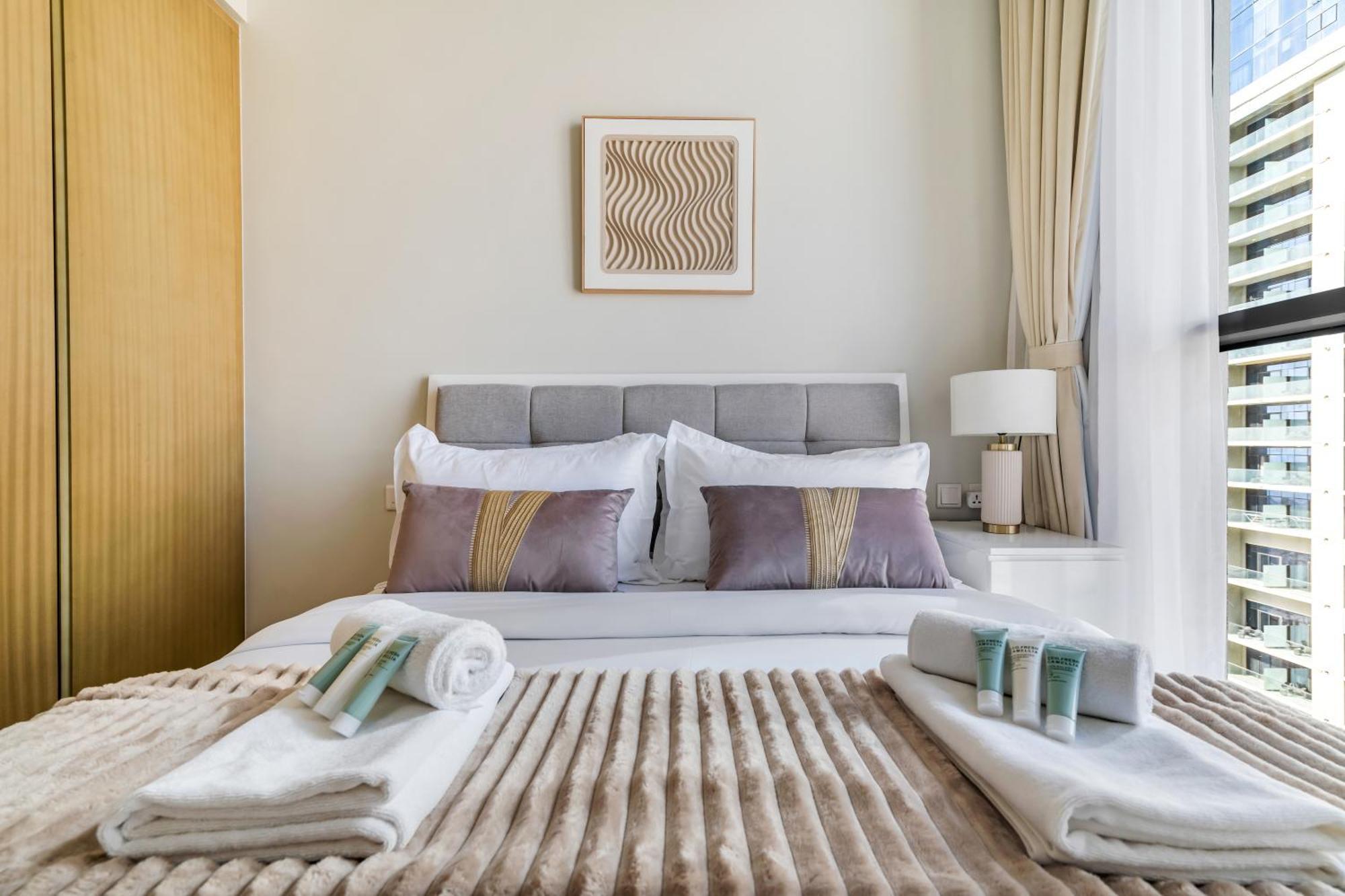 Luxury 3br With Balcony & Views, Aykon Tower Apartment *