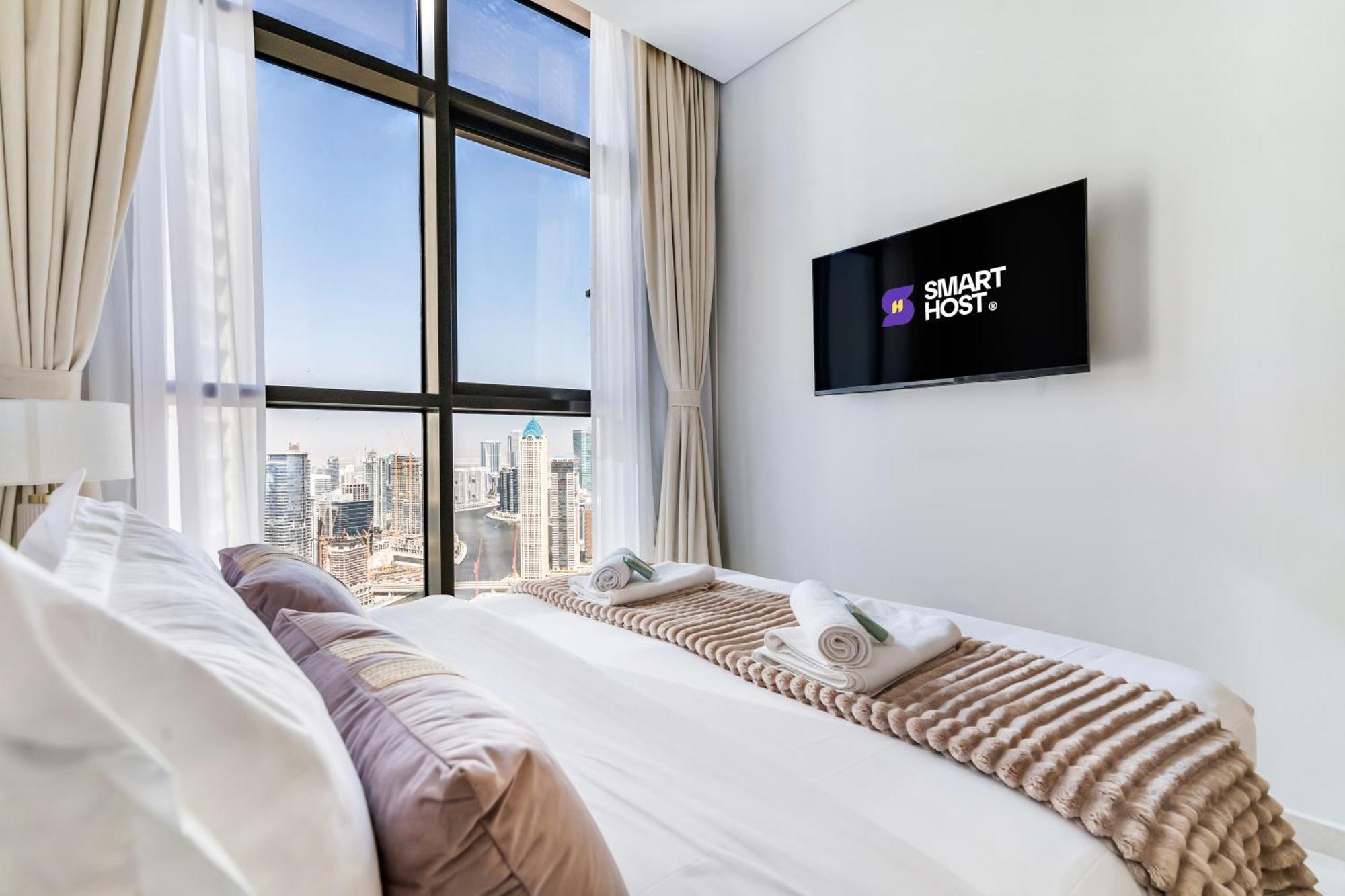 Luxury 3br With Balcony & Views, Aykon Tower * Dubai