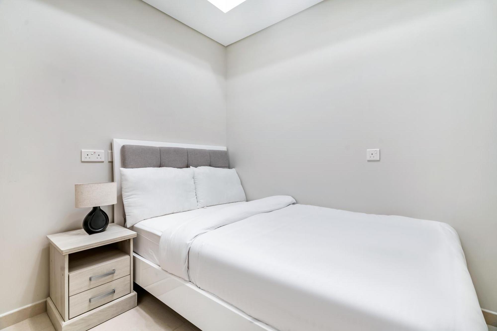 Luxury 3br With Balcony & Views, Aykon Tower Apartment *