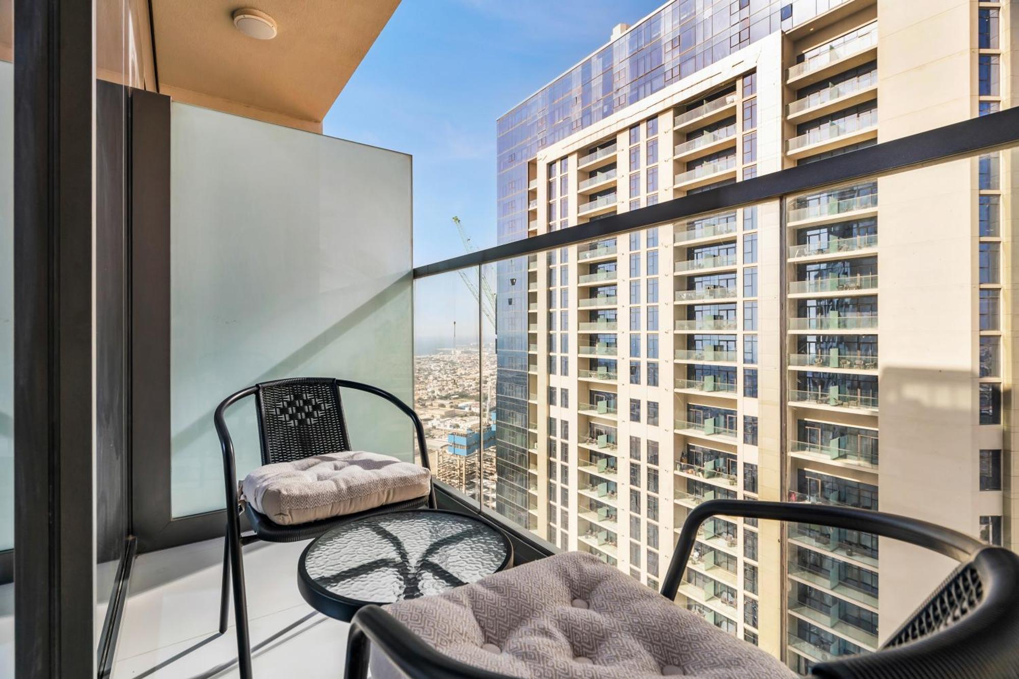 Luxury 3br With Balcony & Views, Aykon Tower *