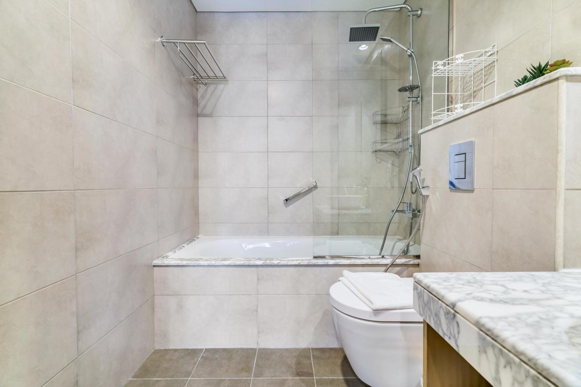 Luxury 3br With Balcony & Views, Aykon Tower Dubai