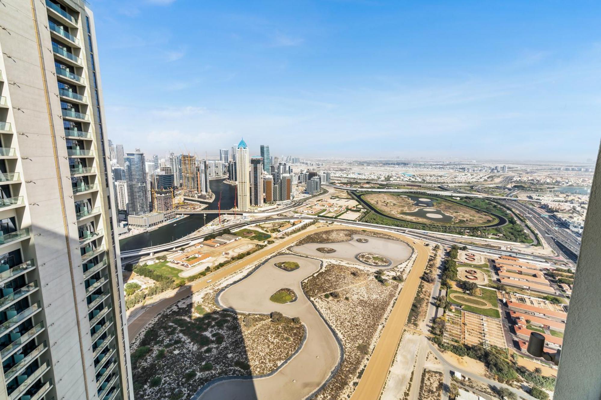 Luxury 3br With Balcony & Views, Aykon Tower * Dubai