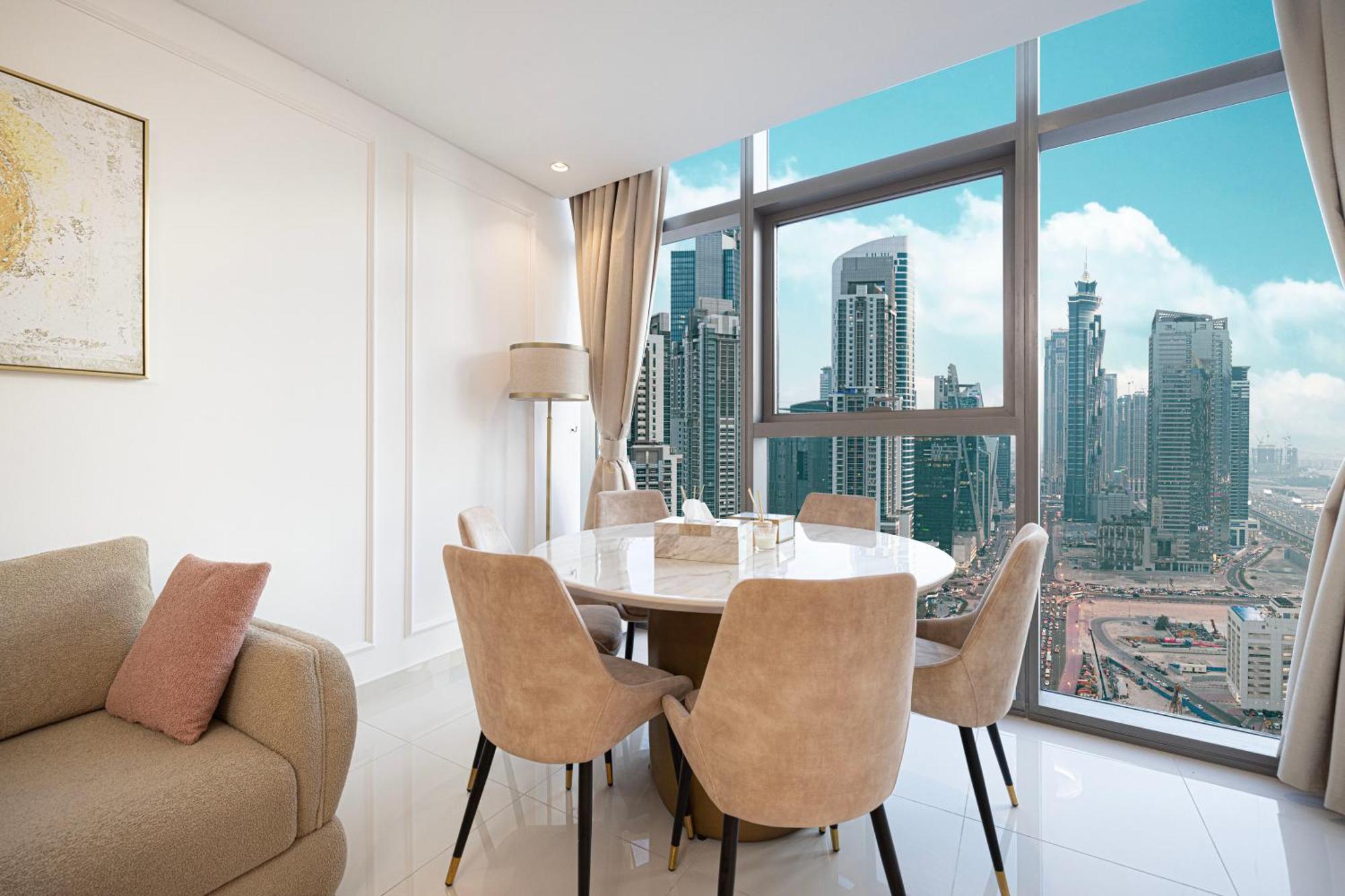 Infinity Pool & Burj Khalifa View L Luxe Paramount Apartment
