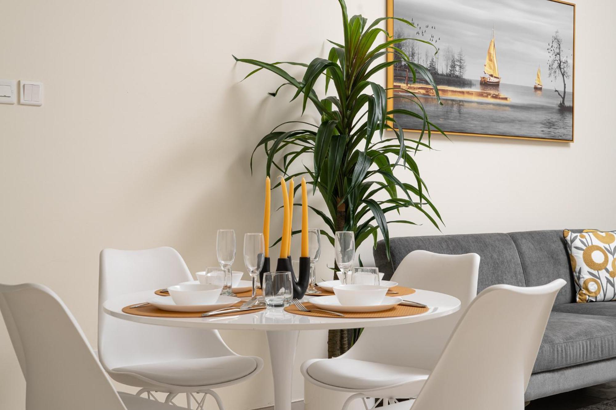 Apartment Spacious 2-bedroom At Missoni, Steps From Canal, Business Bay