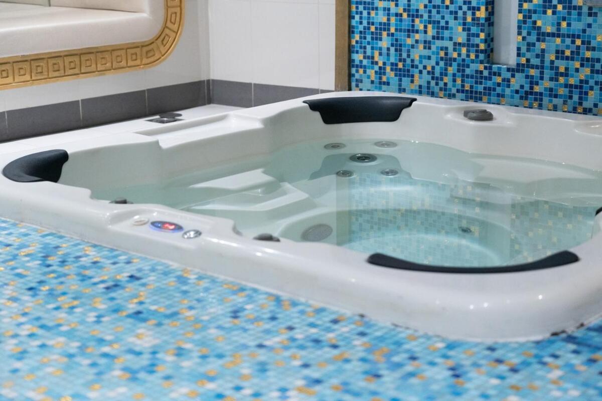 Business Bay By Stayinhomes - 10 Mins Burj Khalifa - 1bed - Parking - Pool - Gym Apartment