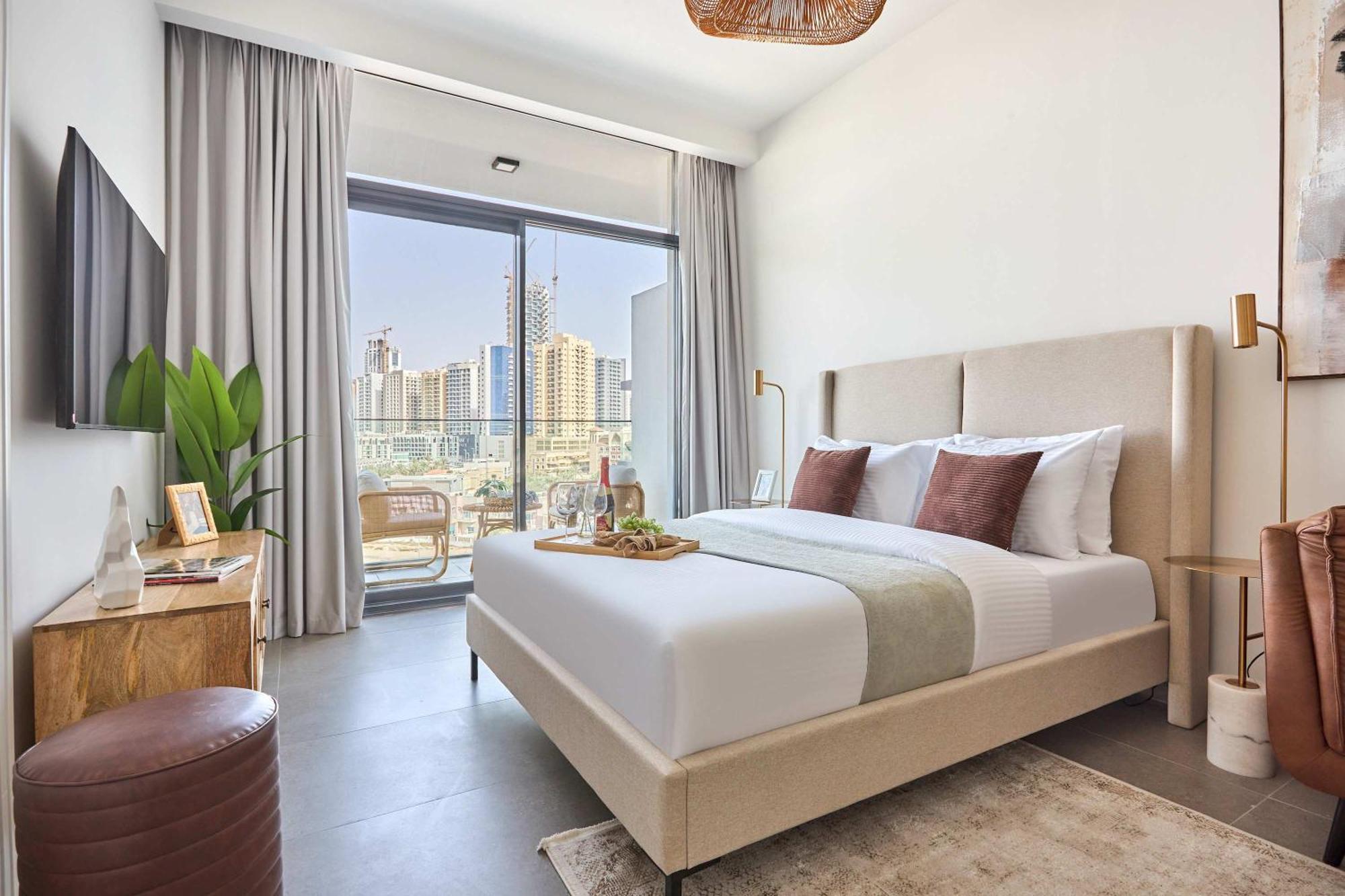 Frank Porter - Oxford Terraces Apartment Dubai