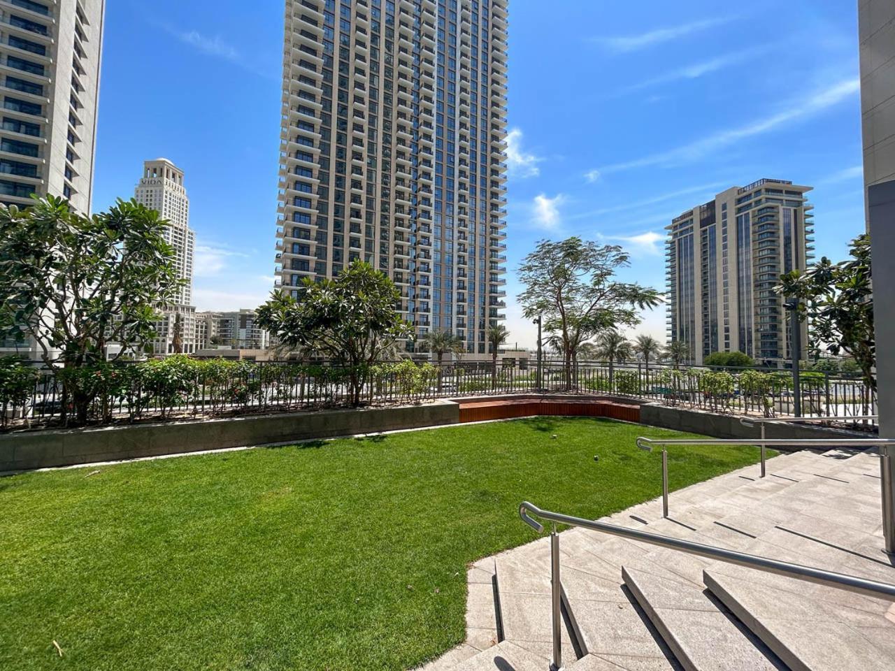 Large 1br With Gym And Pool In Iconic Tower Dubai