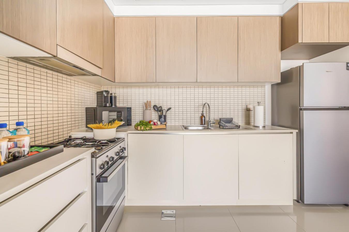 Large 1br With Gym And Pool In Iconic Tower * Dubai