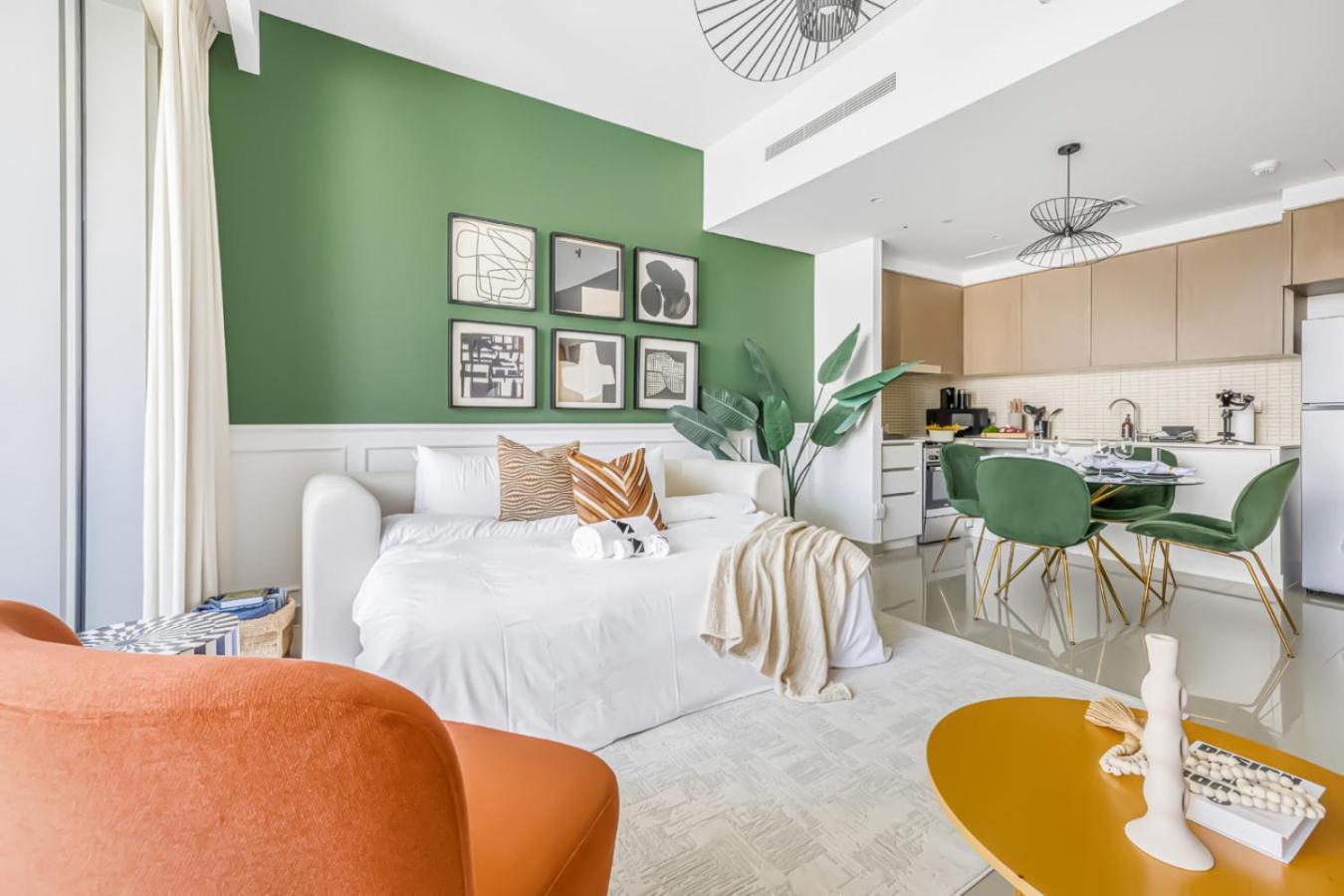 Large 1br With Gym And Pool In Iconic Tower Apartment