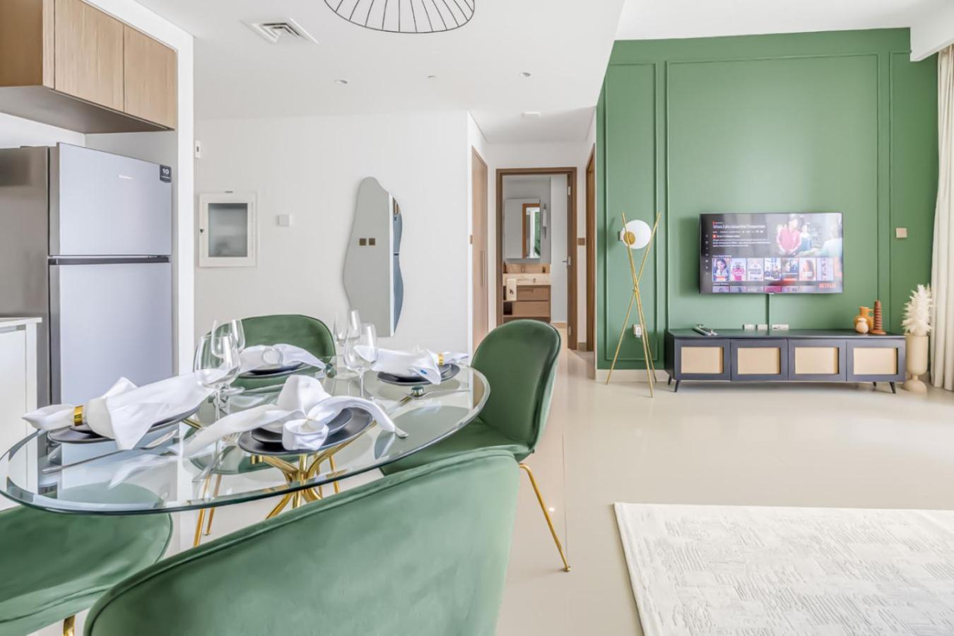 Large 1br With Gym And Pool In Iconic Tower Apartment *