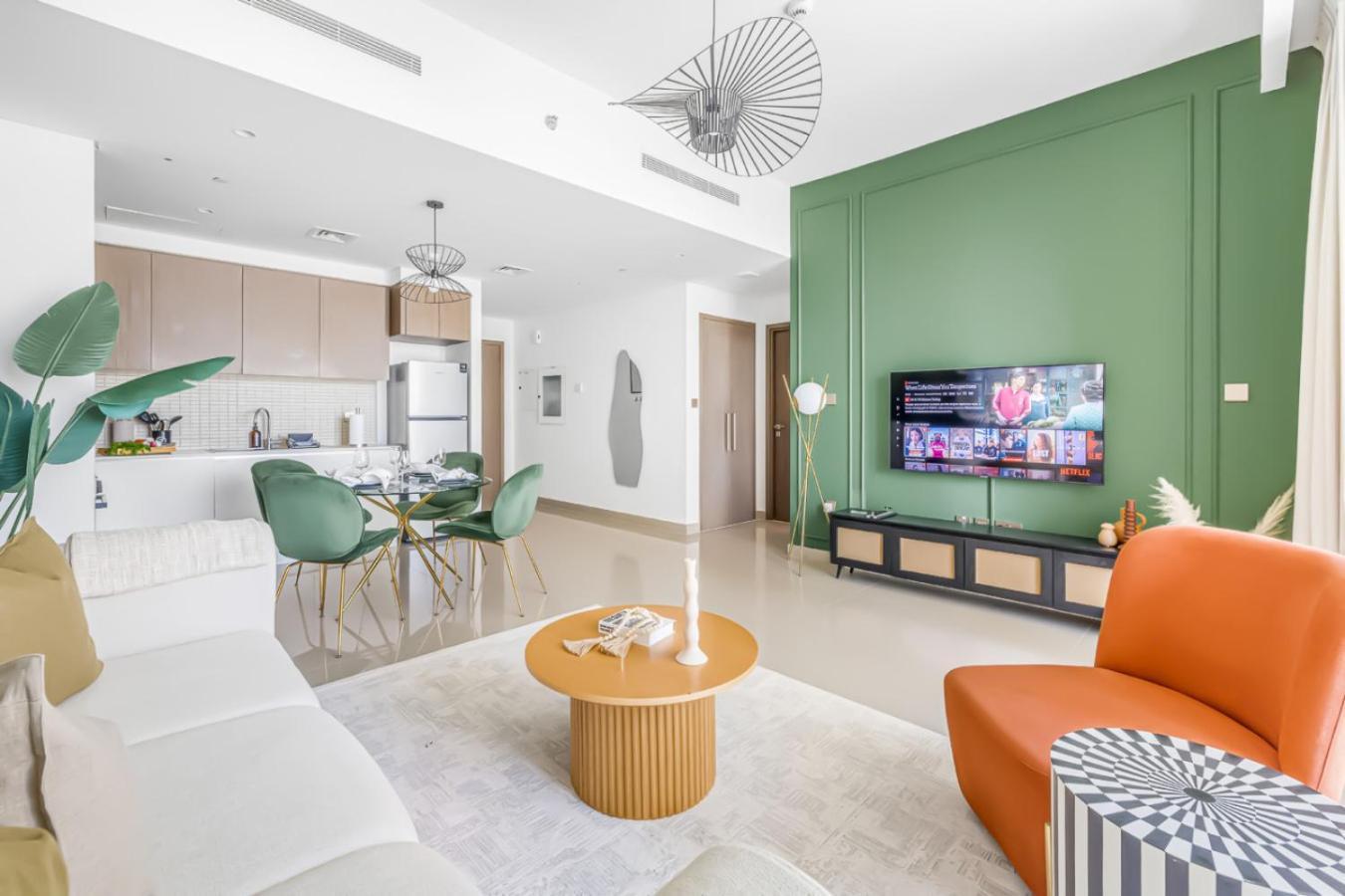 Large 1br With Gym And Pool In Iconic Tower Apartment