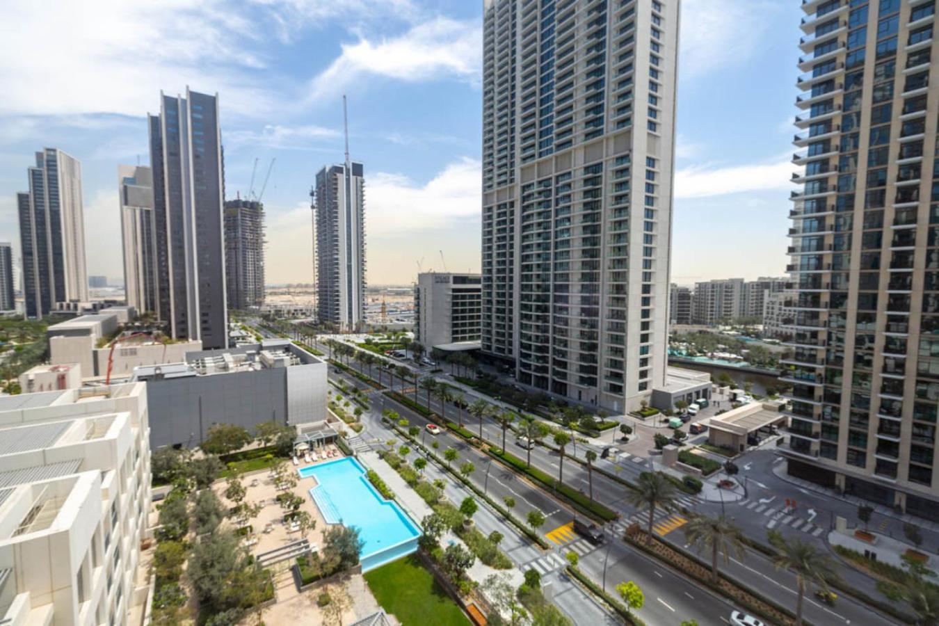 Apartment Large 1br With Gym And Pool In Iconic Tower Dubai