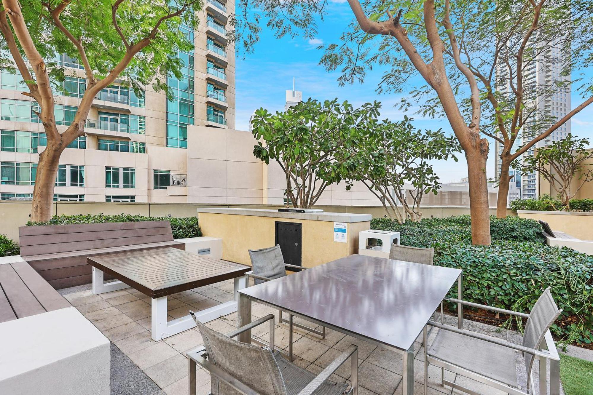 First Class 1b Stylish Downtown Retreat Apartment