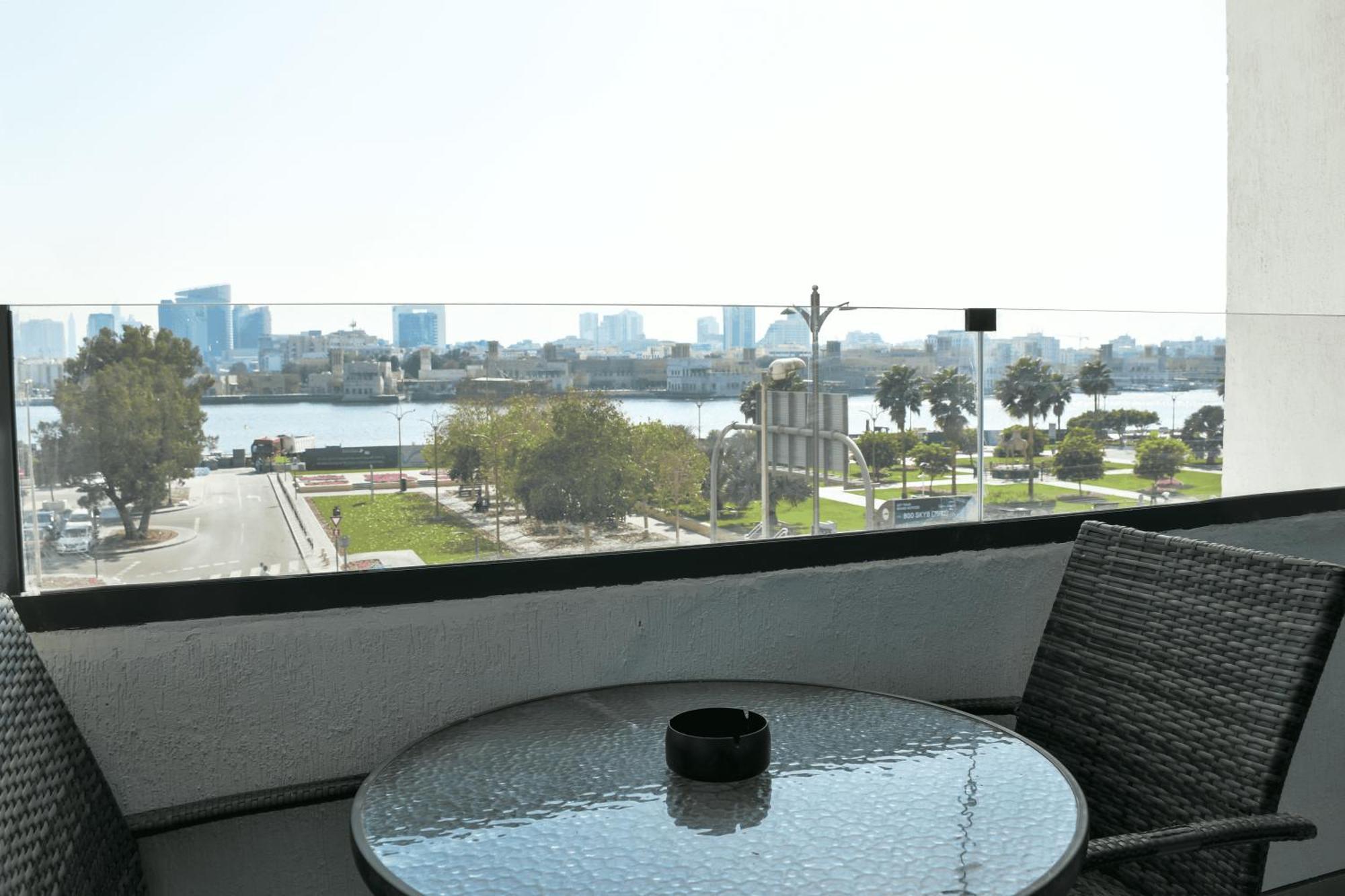 Wow Amazing Burjkhalifa,sea,sunset,ship,park View,only Male Hostel-airport,metro,mall,golf,bus,park Near Bed & Breakfast