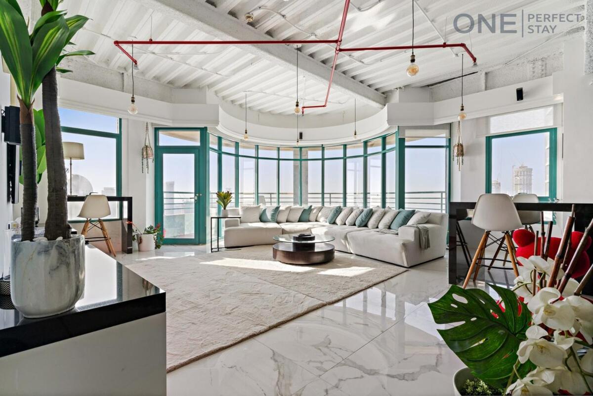 Luxe 3-bedroom Sky Retreat In Marina *