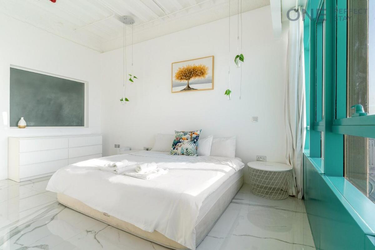 Luxe 3-bedroom Sky Retreat In Marina Apartment