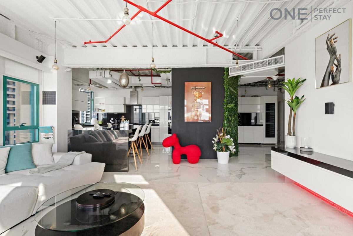Luxe 3-bedroom Sky Retreat In Marina