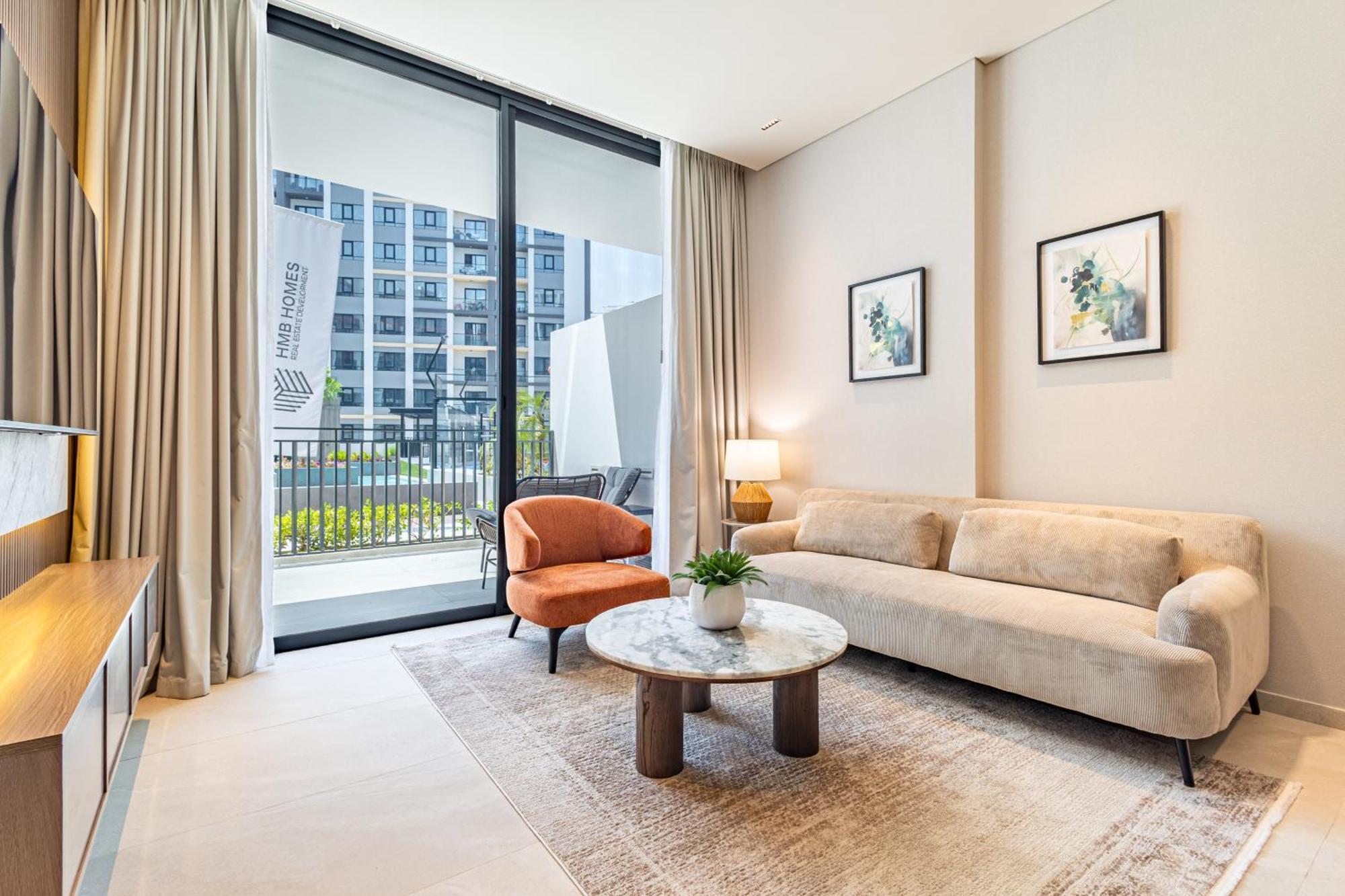 Superhost Spacious 1br , Close To Miracle Garden Dubai