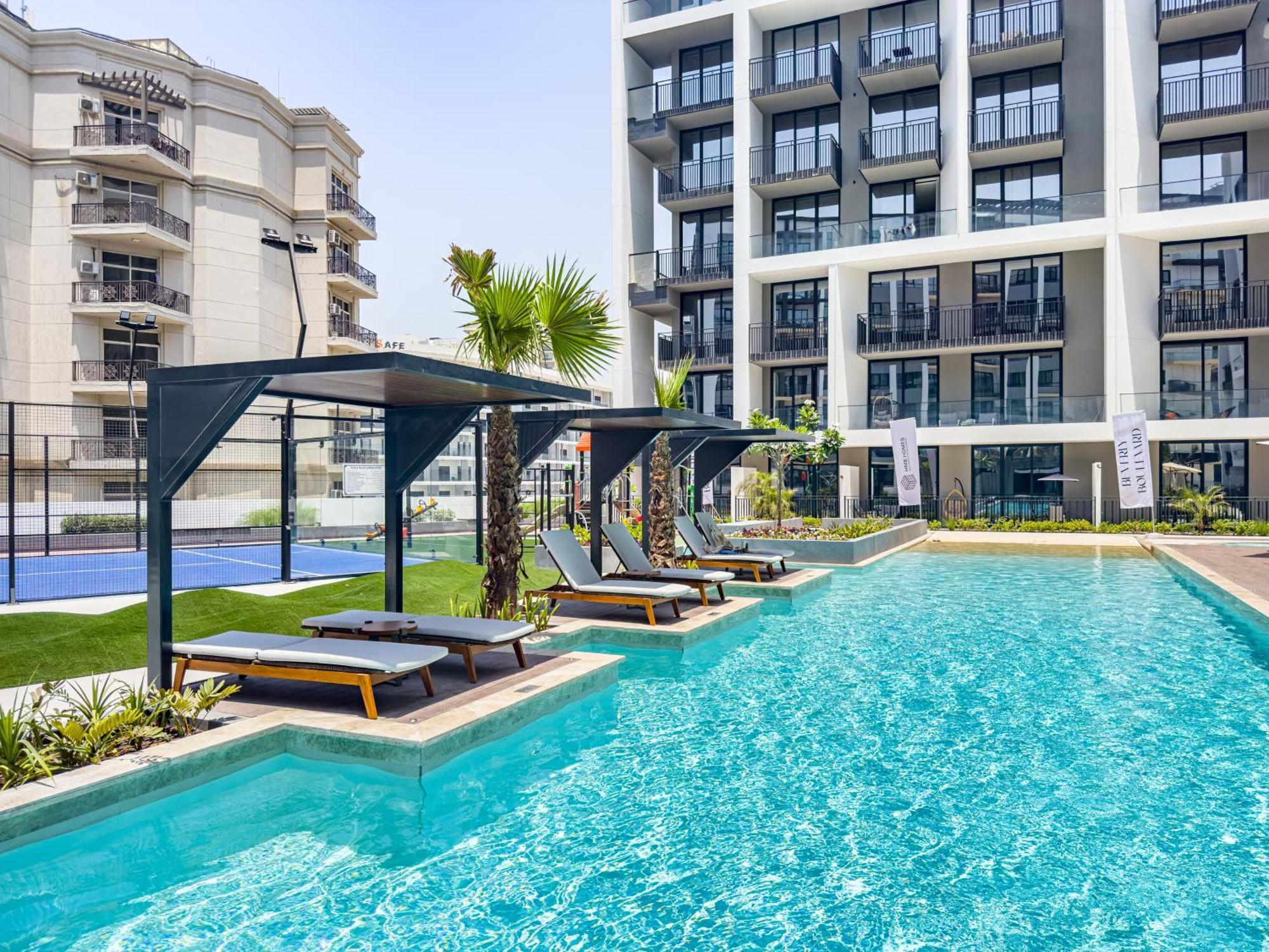 Superhost Spacious 1br , Close To Miracle Garden Dubai