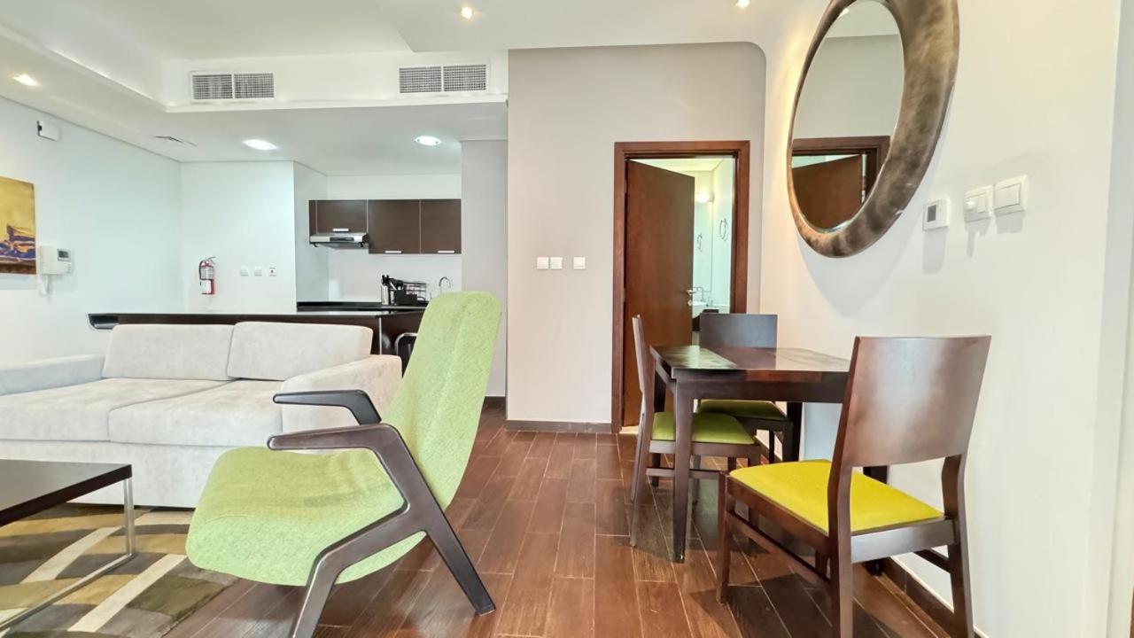 Luxury 1bhk Located In The Matrix 1-2707 Apartment *