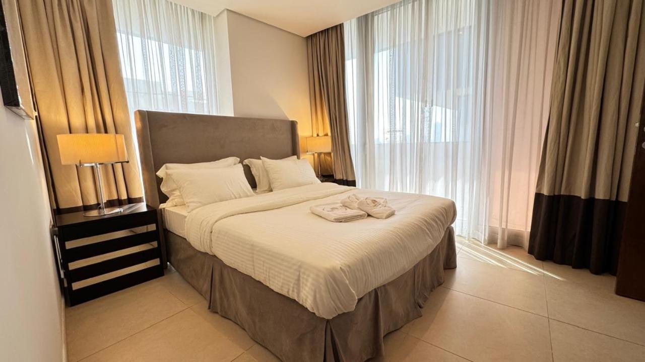 Apartment Luxury 1bhk Located In The Matrix 1-2707