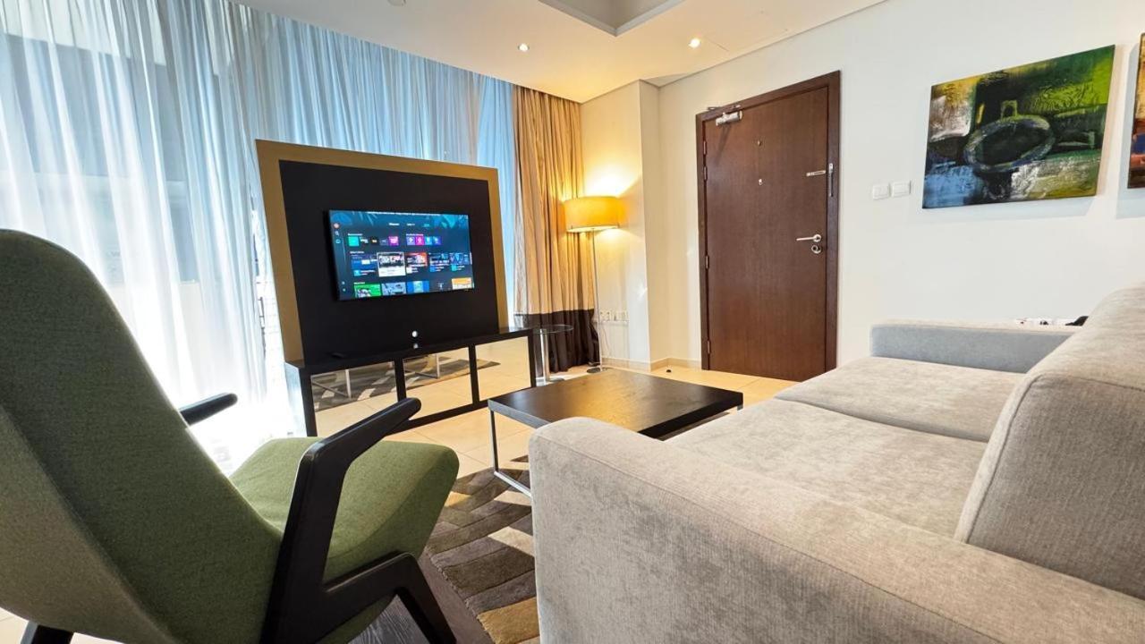 Luxury 1bhk Located In The Matrix 1-2707