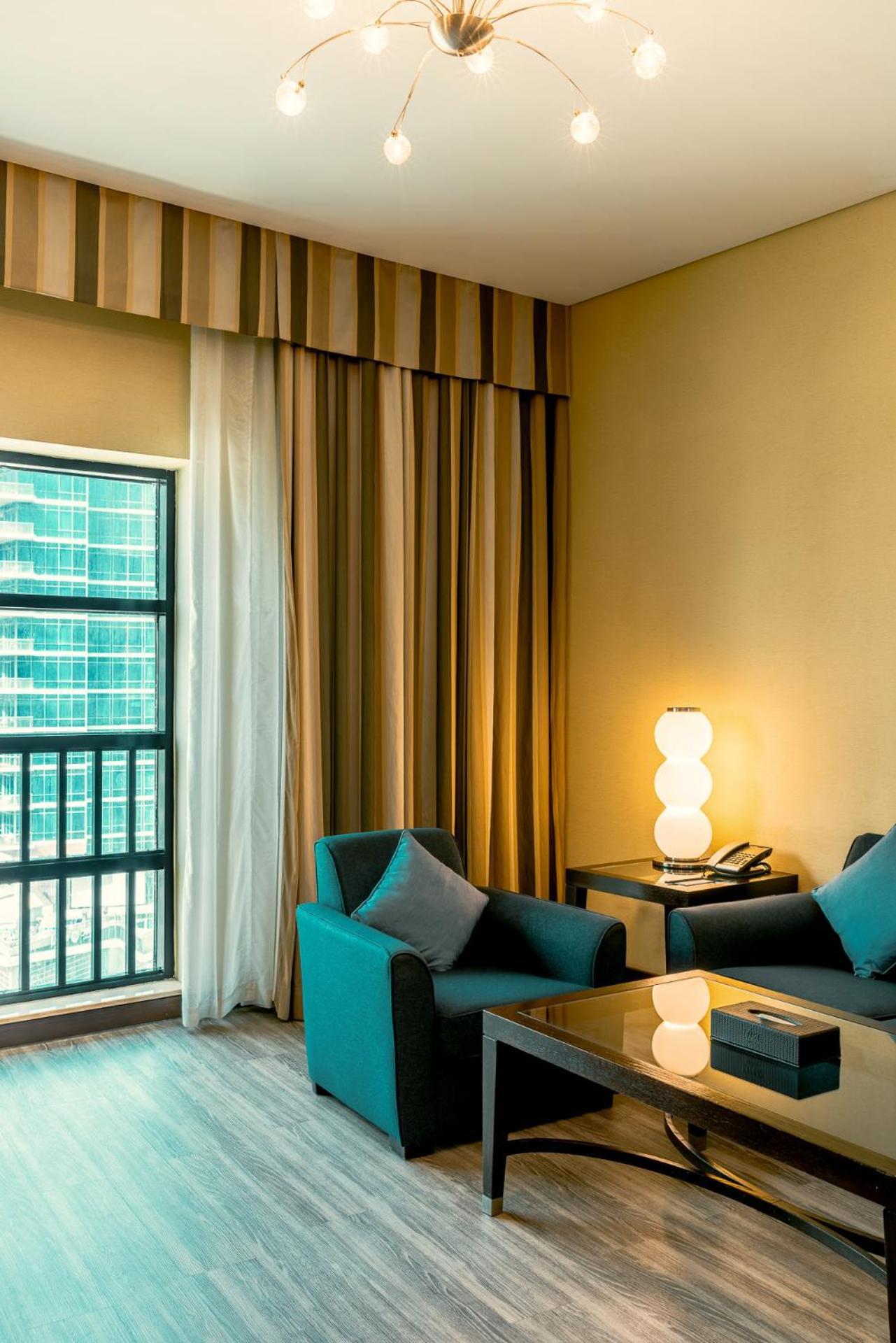 Time Oak & Hotel