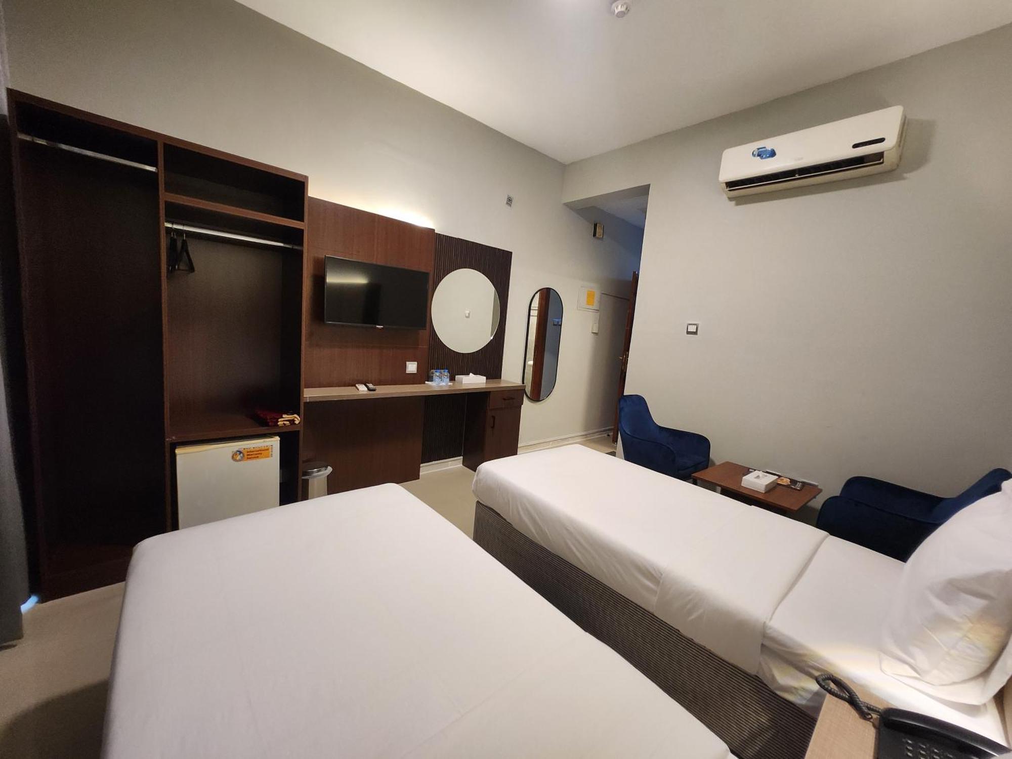 Melody Queen By Aura Hotel