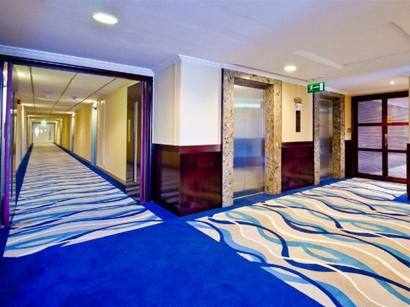Aparthotel Al Bustan Centre & 4*