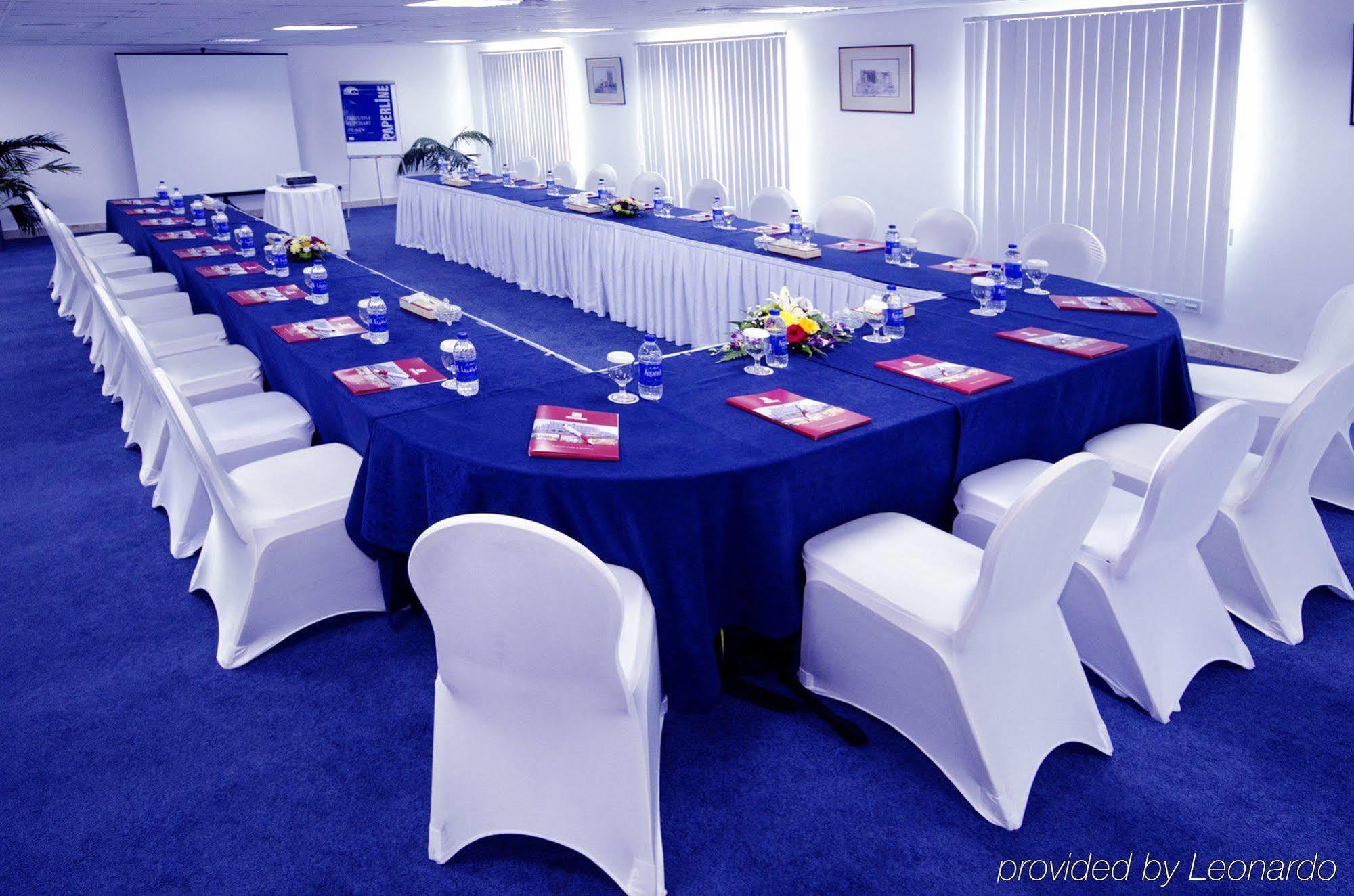 Al Bustan Centre & Aparthotel 4*