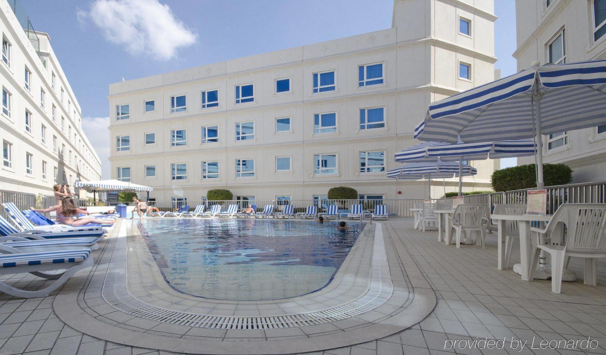 Al Bustan Centre & Aparthotel