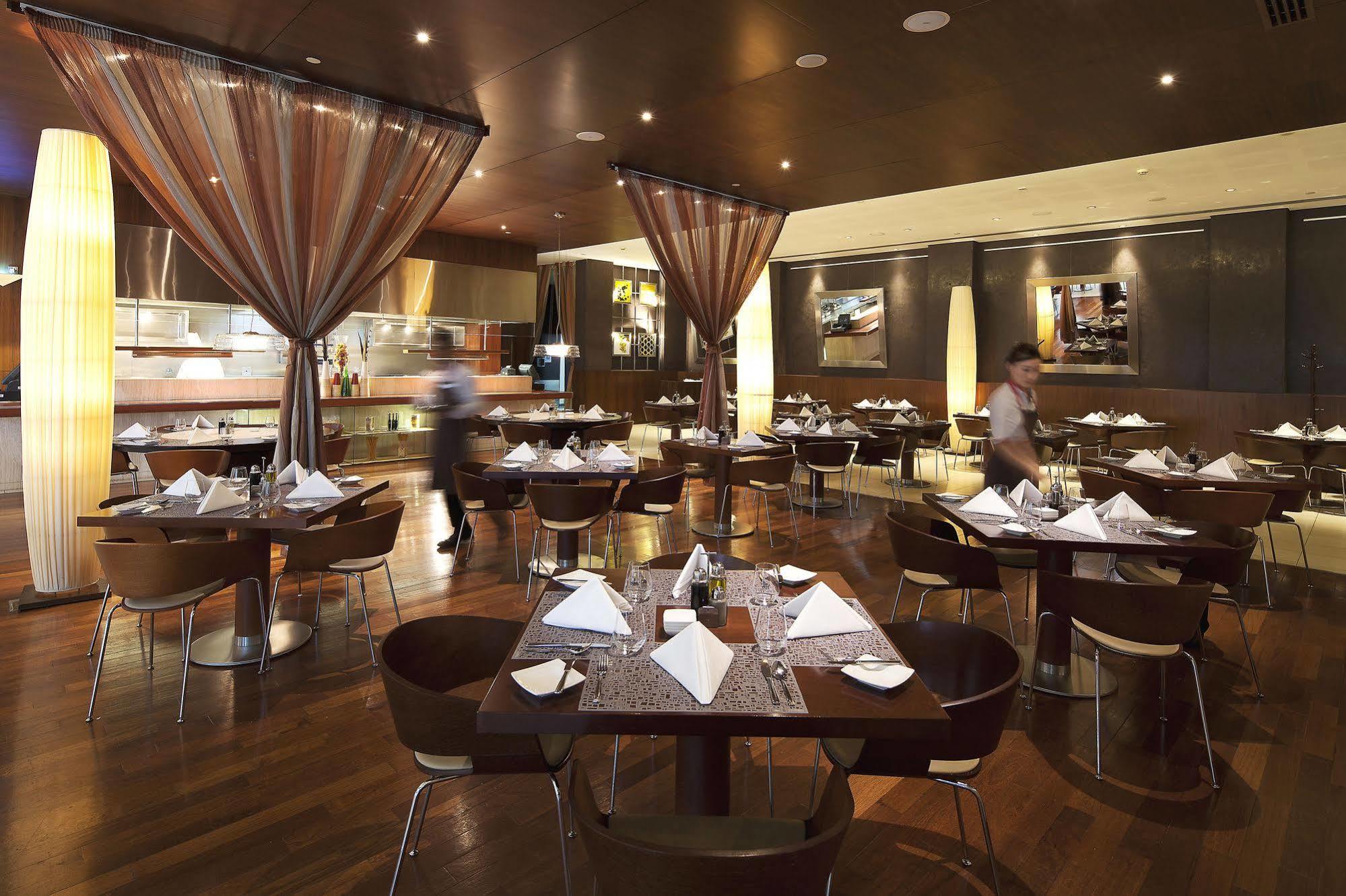Ibis World Trade Centre Hotel 3*