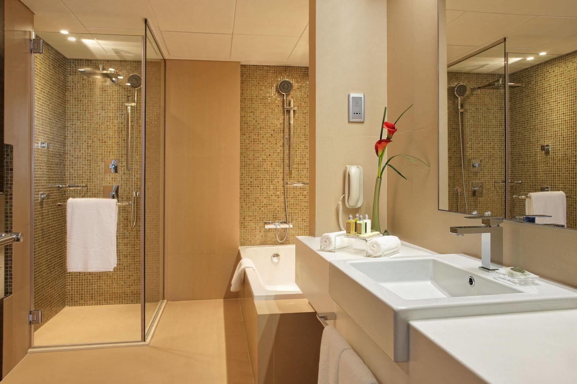 Hotel Cosmopolitan - Al Barsha 4*