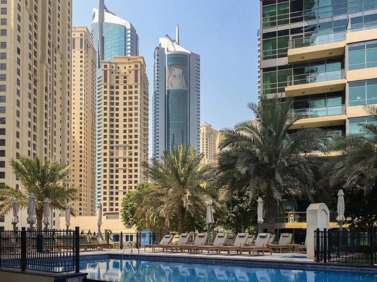 Frank Porter - Marina Quays Apartment Dubai