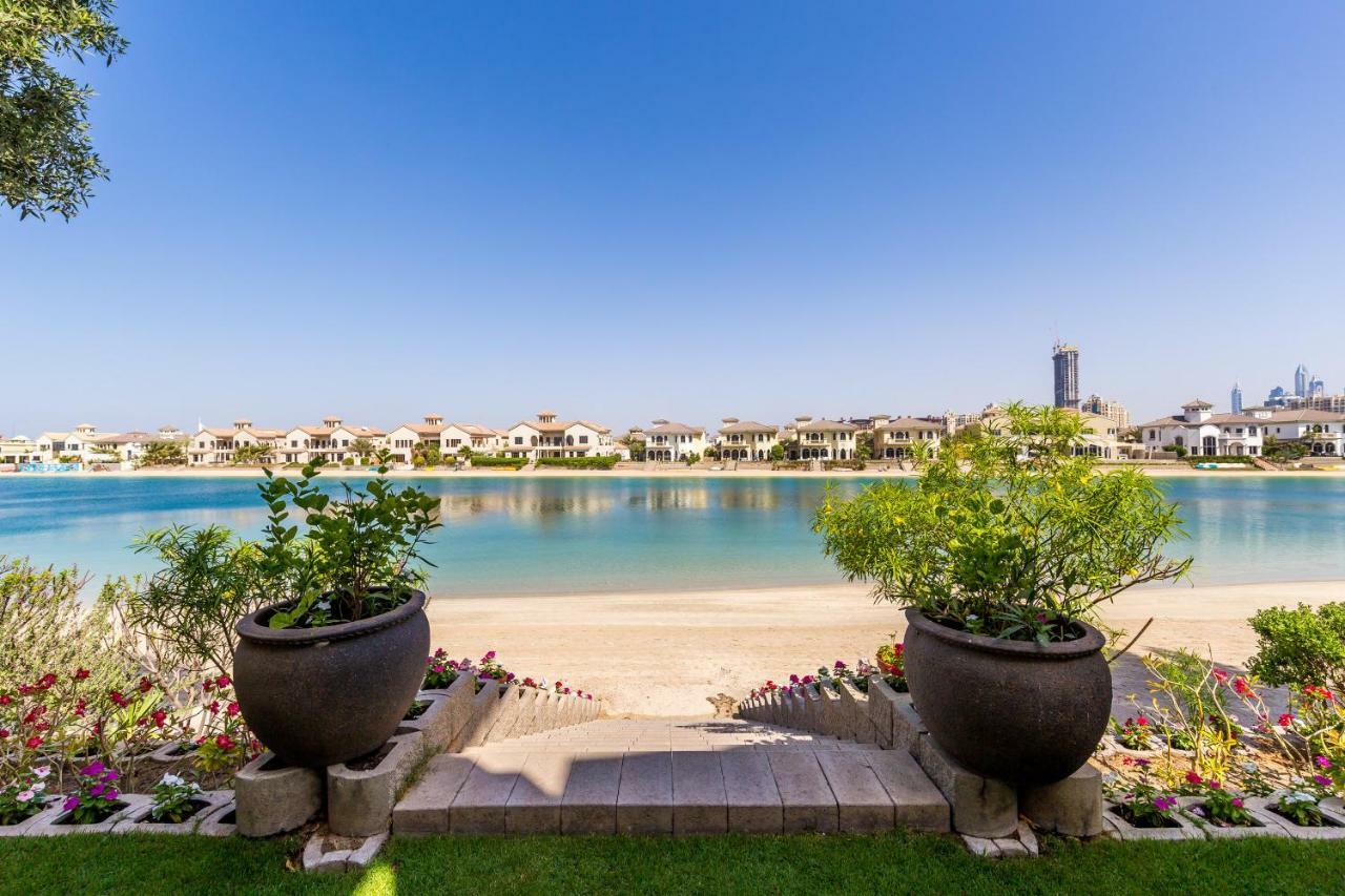 Villa Chic 4br With Assistant And Private Pool On Palm Jumeirah By Deluxe Homes Dubai