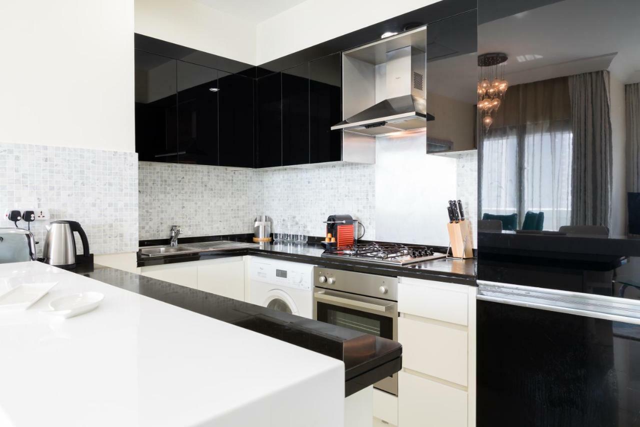 Apartment Maison Privee - Luxury Urban Retreat With Burj Khalifa Views *