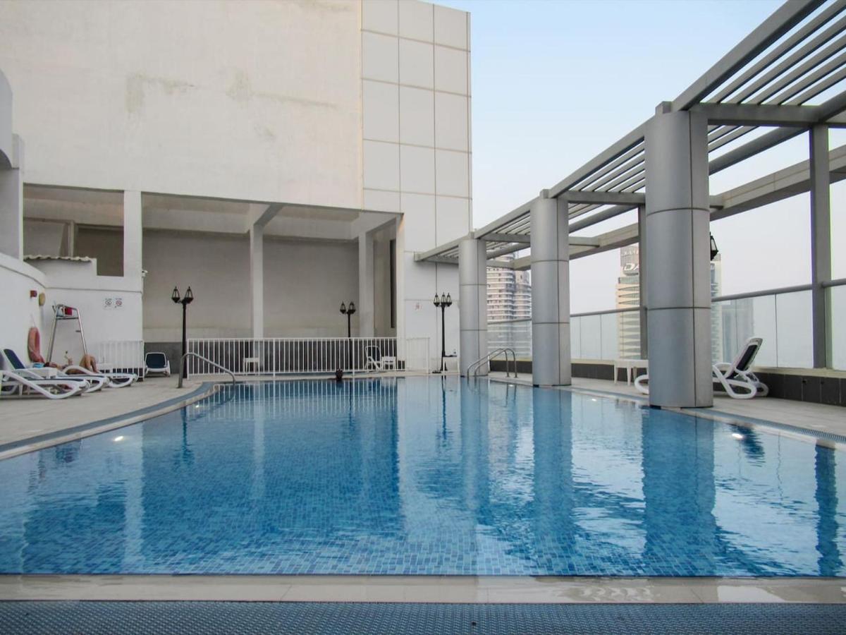Frank Porter - Burj Al Noujoum Apartment Dubai