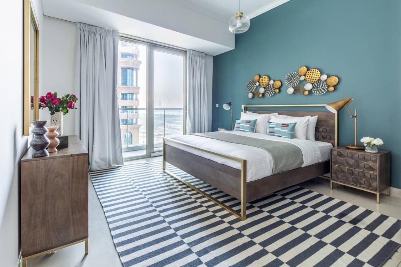 Frank Porter - Ocean Heights Apartment Dubai