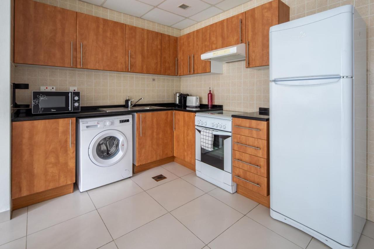 Frank Porter - Marina View Tower Apartment