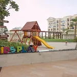 Furnished Studio, Close To All Amenties! - Resortz 11
