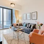 Luxfolio Retreats - Sweeping Marina View
