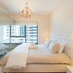 Downtown Dubai, Luxury 2 Bed 2 Bath Apartment - Pool, Gym, Aircon, Parking - Views Of The Dubai Fountain & Burj Khalifa