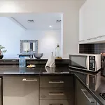 Luxfolio Retreats - Sweeping Marina View