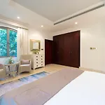 Palm Jumeirah Beachfront Private Pool Villa 5 Bedroom & 1 Maids Room With Access To Beach