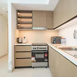Top Floor 2-Bedroom Apartment With City Views 179Bc-2