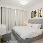 Top Floor 2-Bedroom Apartment With City Views 179Bc-2