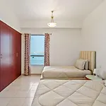 Stunning 4-Bed Seaside Apartment - Your Perfect Ocean View Retreat!