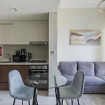 Business Bay Gem1 Bd Apt With Scenic Canal Views
